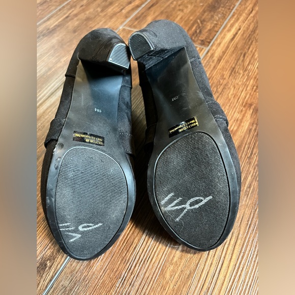 G by Guess booties. Zip up back. Size 6M. - Picture 6 of 11